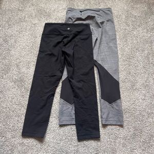 Lululemon Lot of 2  grey and black Crop/Capri Leggings Women’s 4 23”